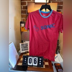 Sonic Unisex Crew-T-shirt.